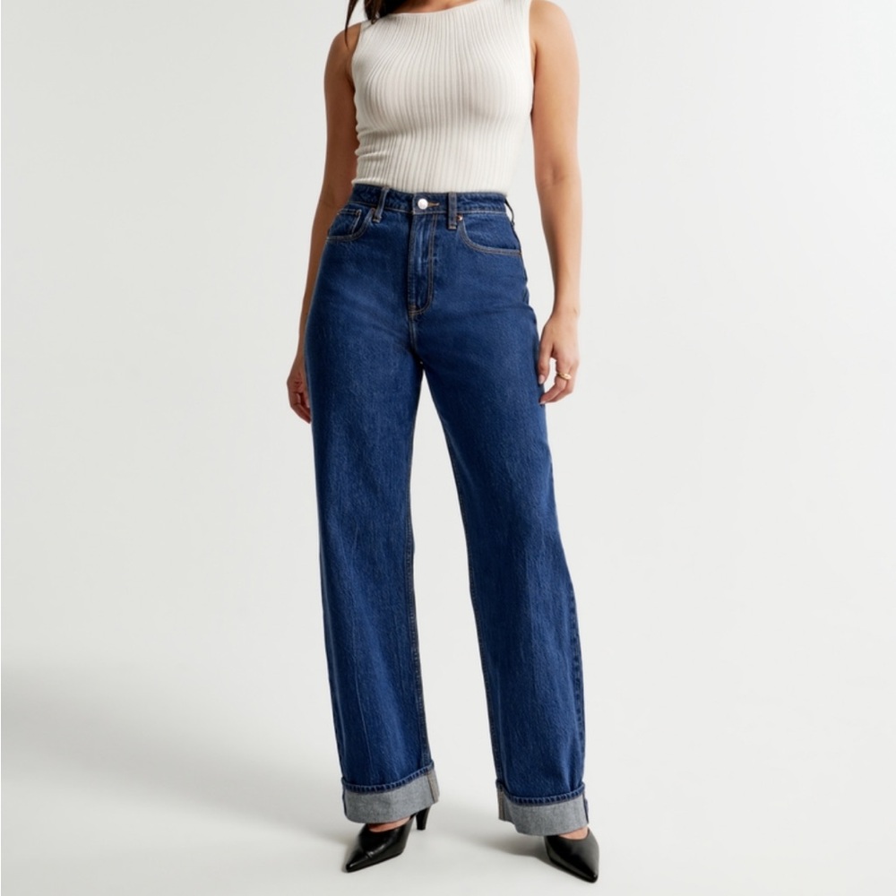 NWT Abercrombie Curve Love High Rise Loose Cuffed Jeans